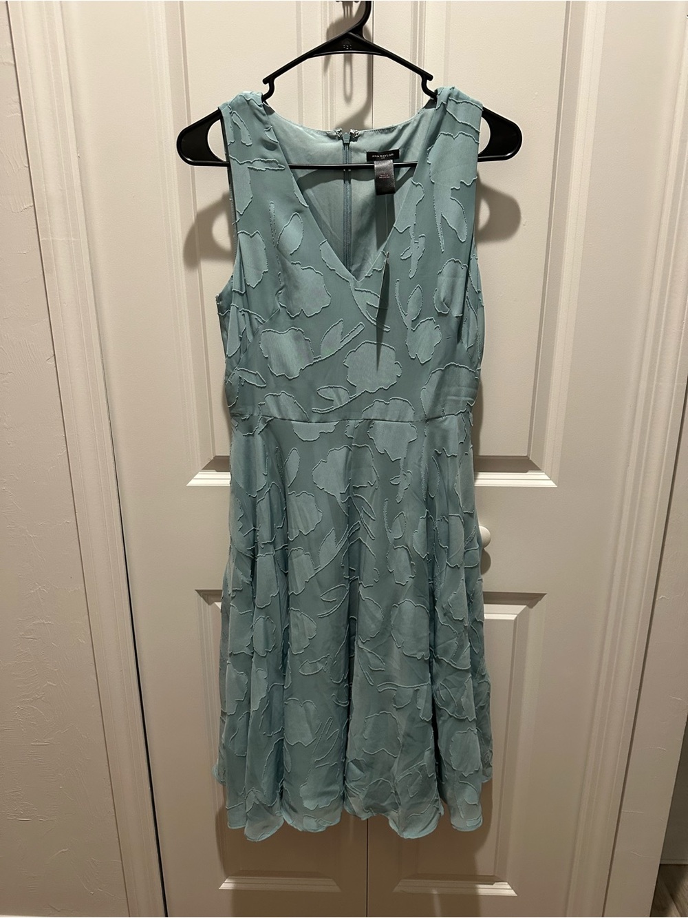 Ann Taylor Seafoam Sleeveless V-Neck Floral Appliqué Dress size 0 NWT